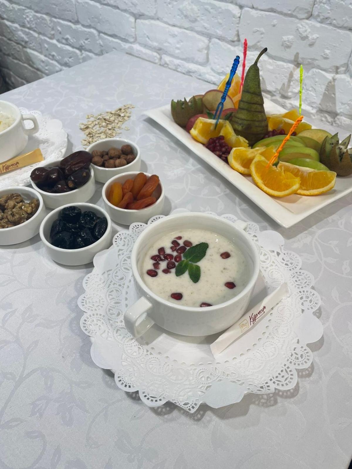 Kurmet Hotel Uralsk Exterior photo