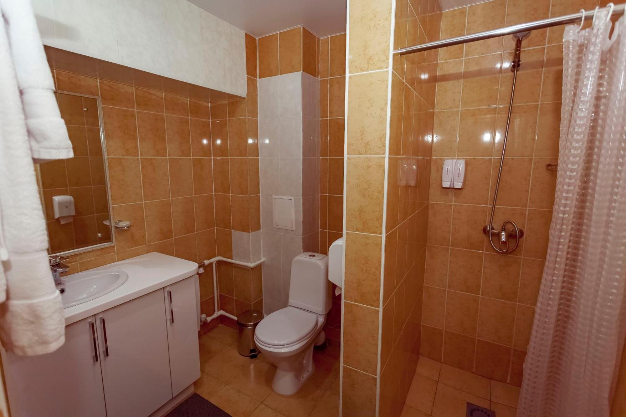 Kurmet Hotel Uralsk Exterior photo