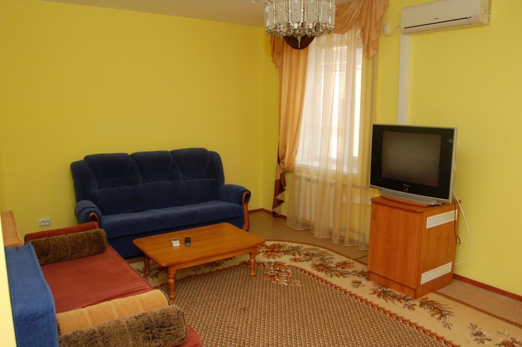 Kurmet Hotel Uralsk Exterior photo