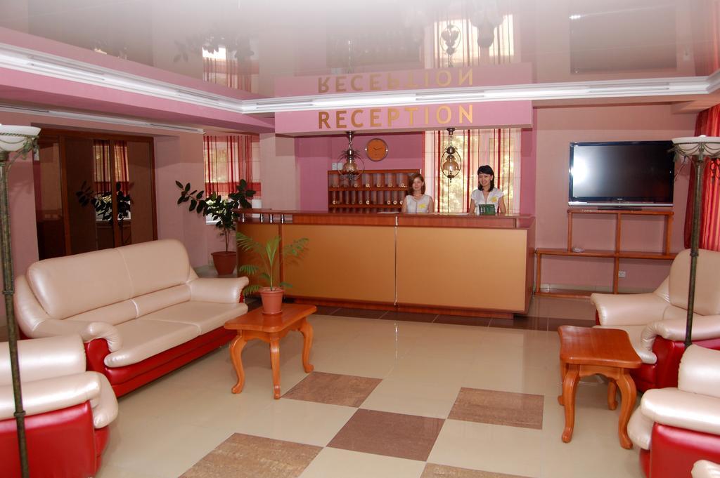 Kurmet Hotel Uralsk Exterior photo